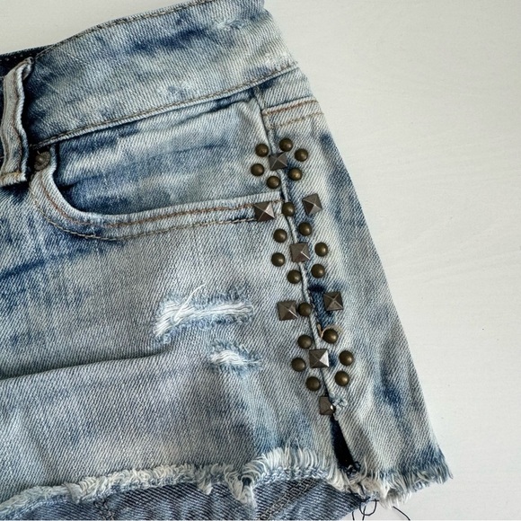 American Eagle Outfitters Distressed Jean Shorts - Light Blue - Picture 2 of 5